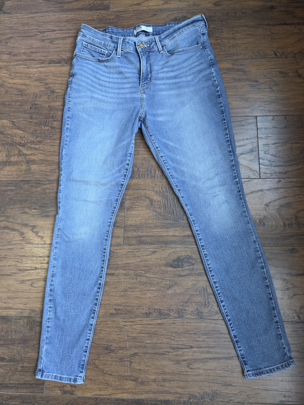 Levi's Light Wash Skinny Jeans in Blue